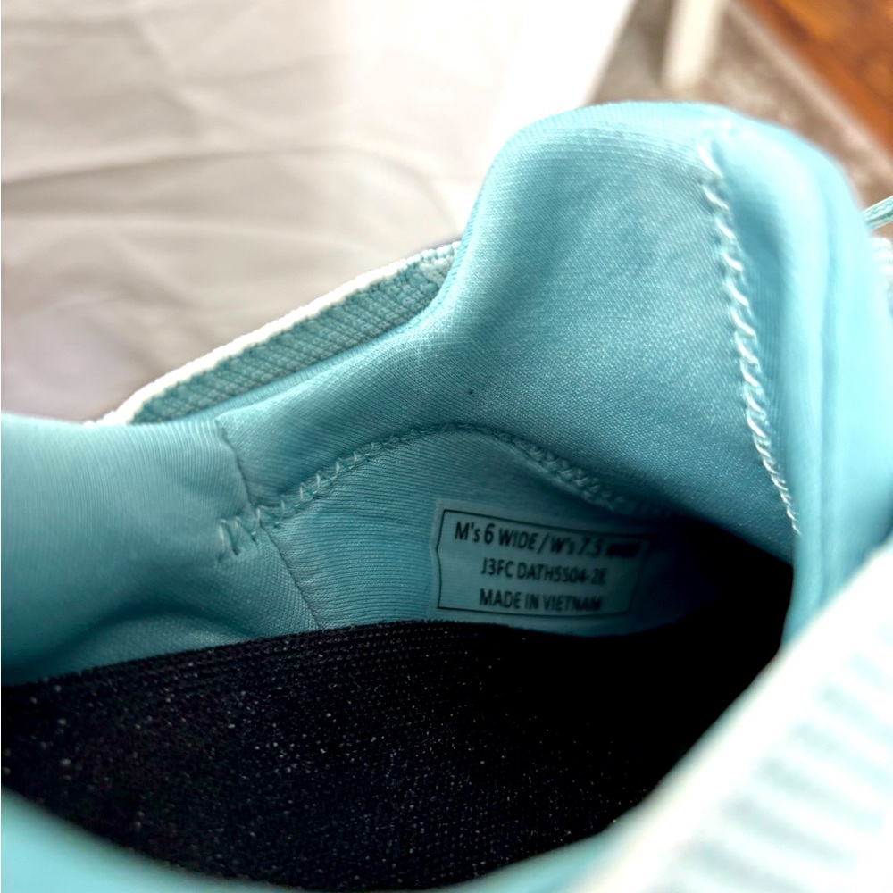Kizik Women's Mint Green Sneakers Size 7.5 Wide - Picture 10 of 12